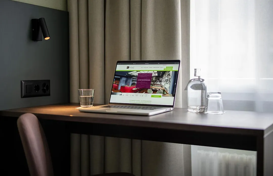 B-Smart Hotel Schoenenwerd-1