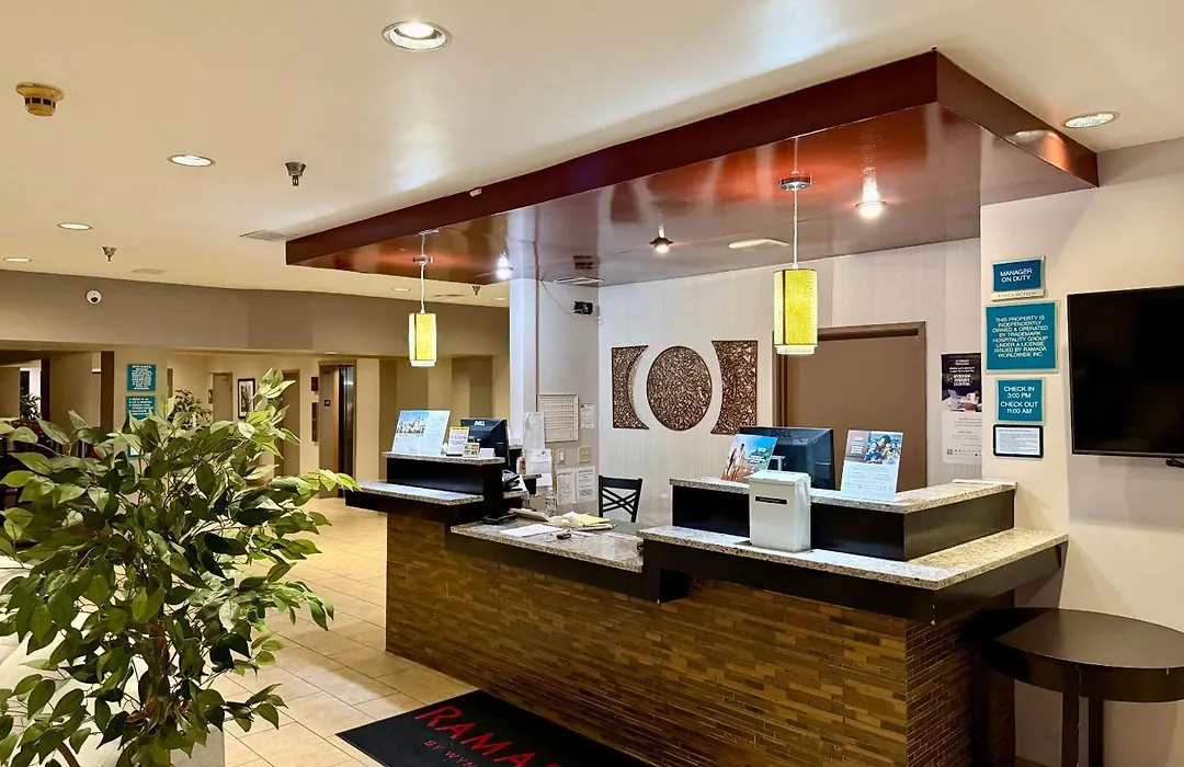 Ramada By Wyndham Glendale Heights/Lombard-1