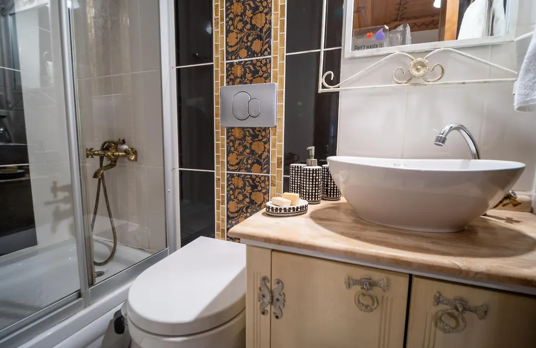 Hotel Des Etrangers - Special Category-1