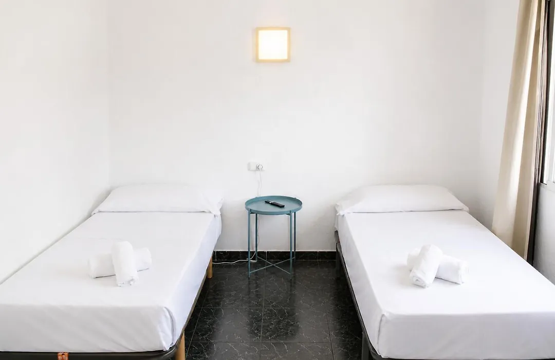 Malvarrosa Beach Rooms-1