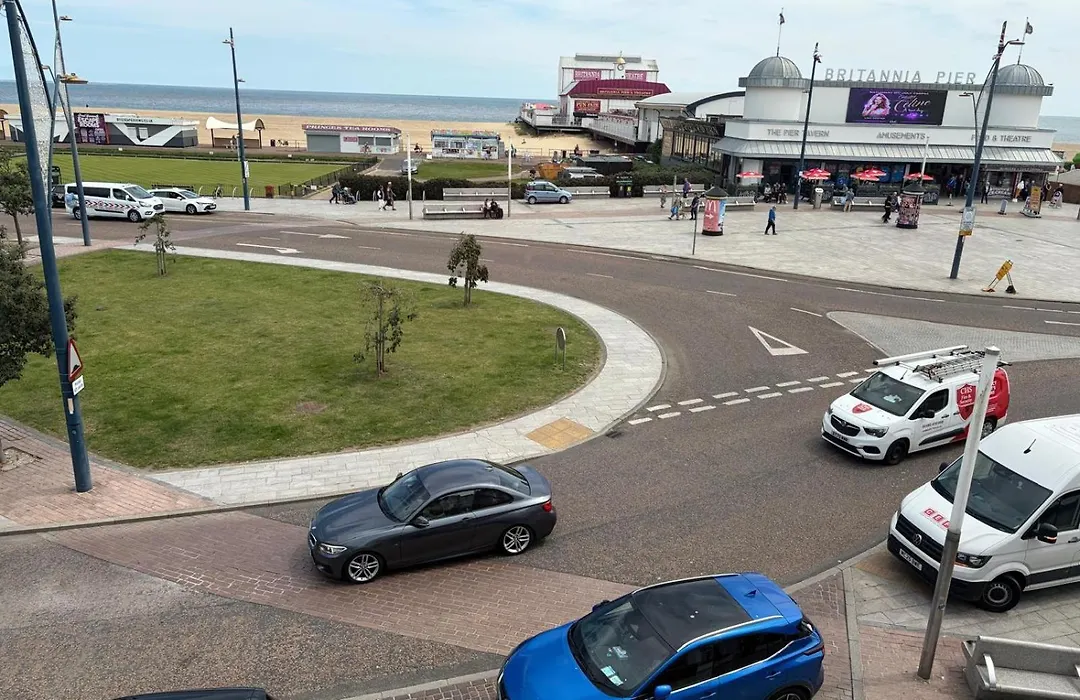 Henry'S On The Prom-1