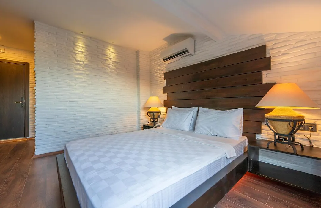 Manaspark Deluxe Hotel-1