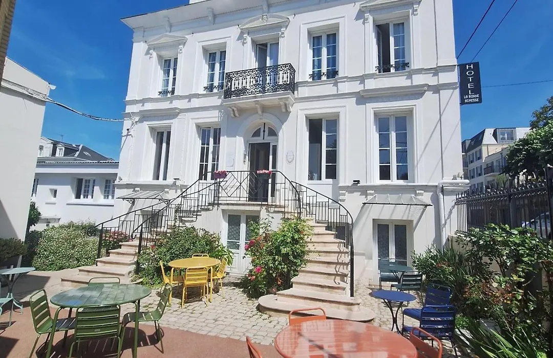 Hotel De Charme La Bonne Adresse - Logis Hotels-1