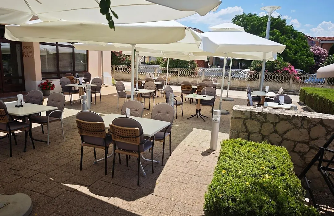 Hotel Laguna-1