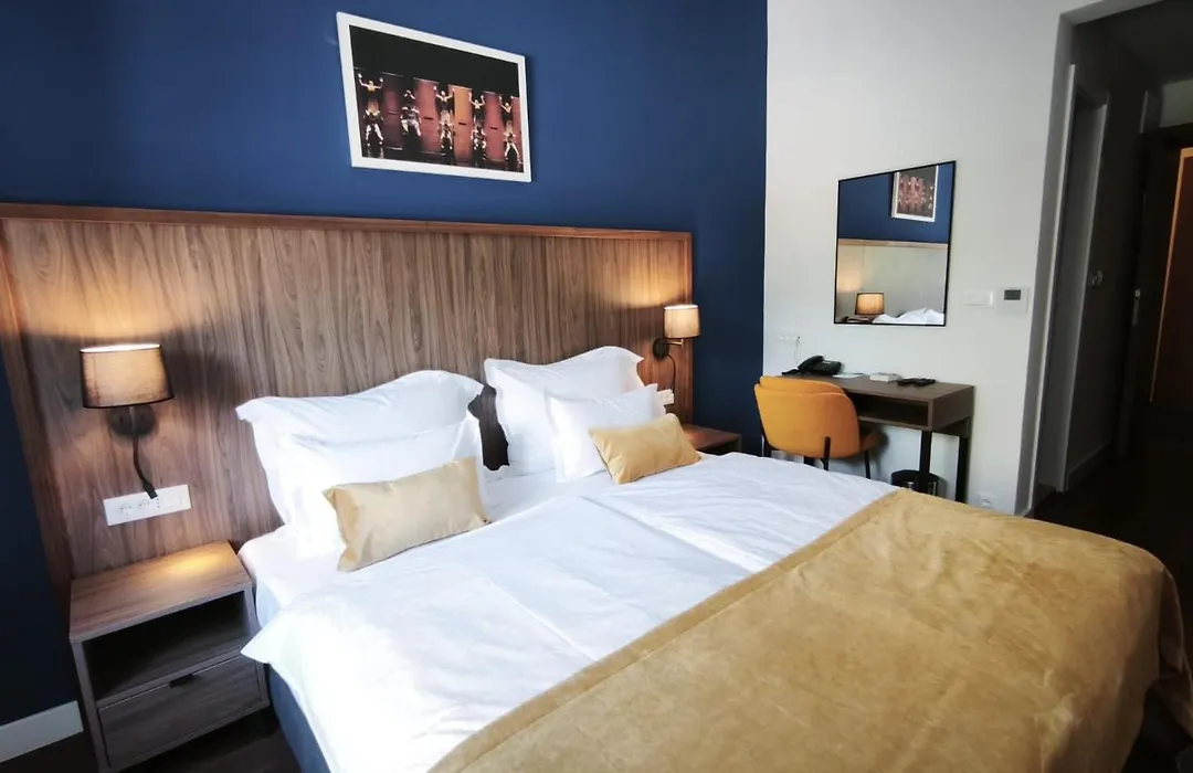 Hotel Sustipan-1