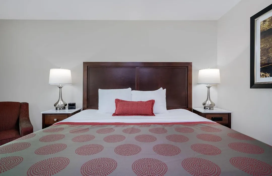 Ramada By Wyndham Minneapolis Golden Valley-1
