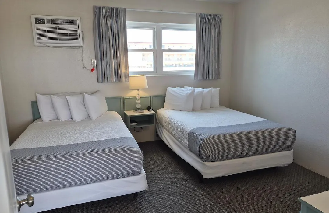 Aquarius Oceanfront Inn-1
