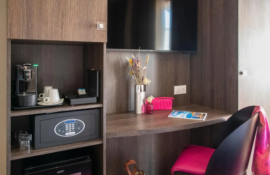 Best Western Premier Le Patio Des Artistes Wellness Jacuzzi-1