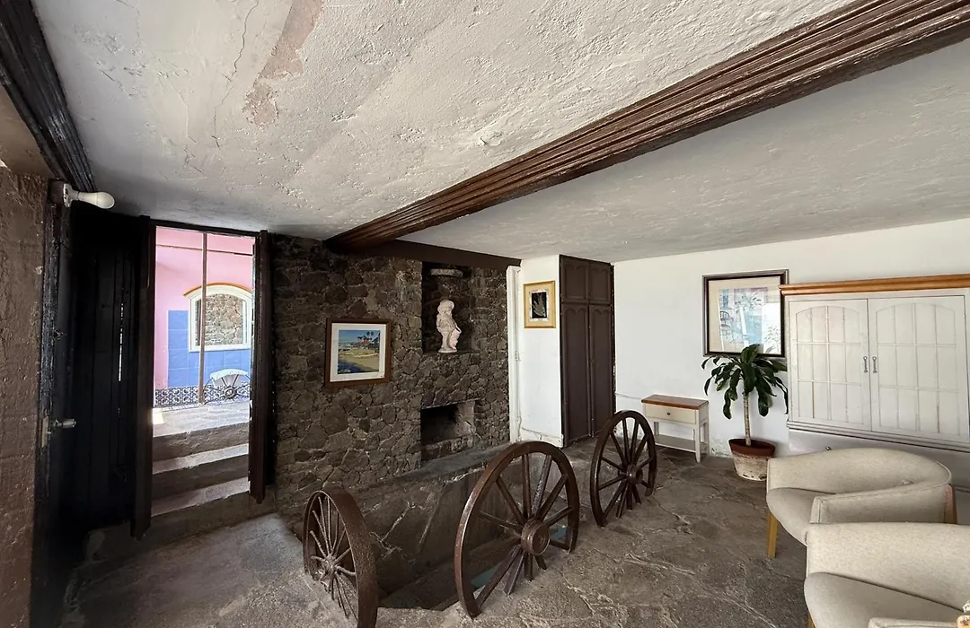 Dmytri'S Original La Fonda Restaurant & Hotel-1