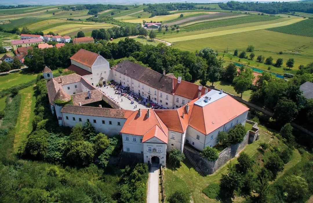 Schlosshotel Mailberg-1