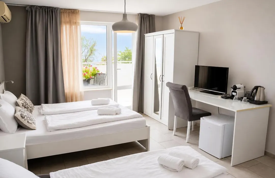 Family Hotel Albizia Beach-1