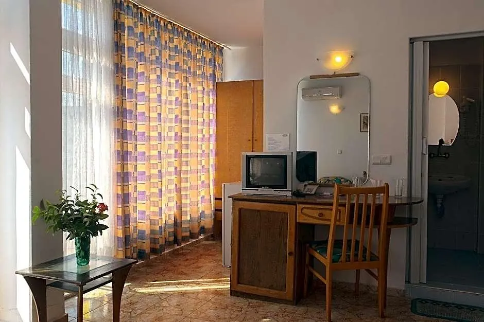 Sunny Varshava Hotel-1