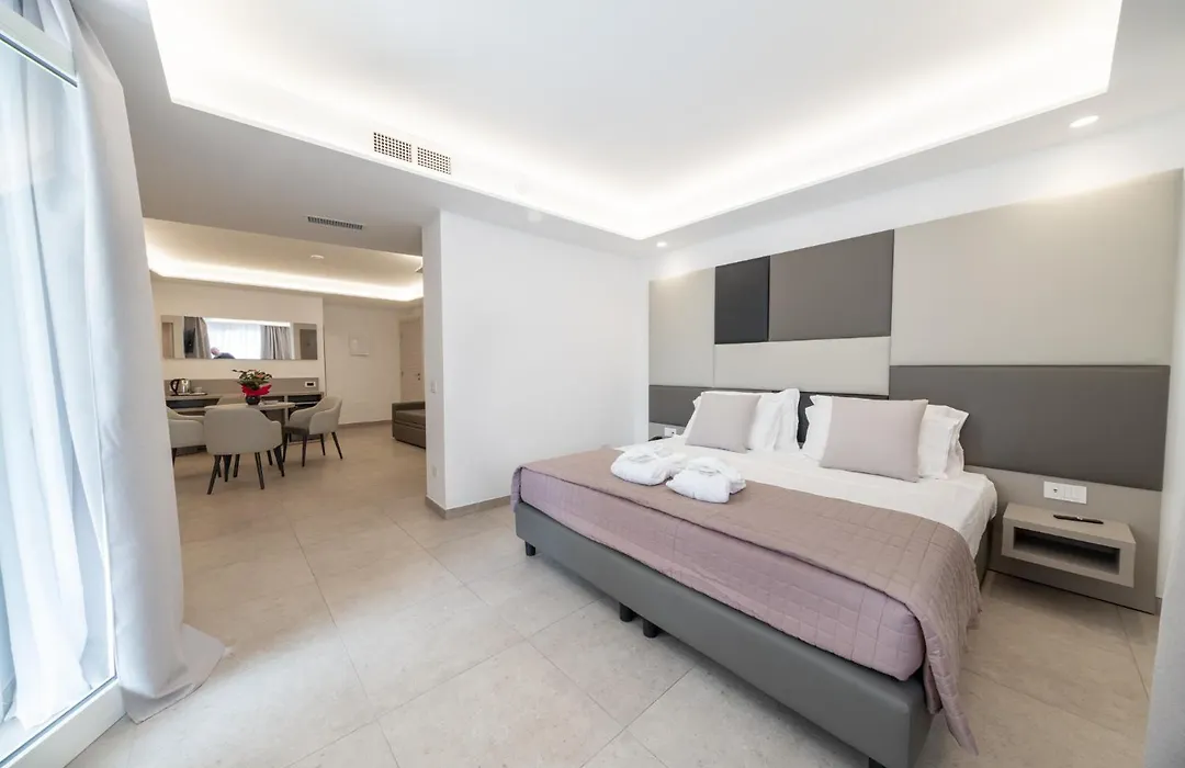 Hotel Lago Bin-1