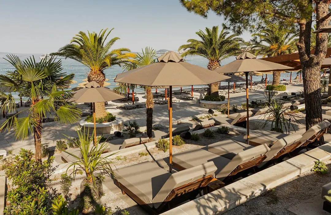 Le Meridien Lav Split-1