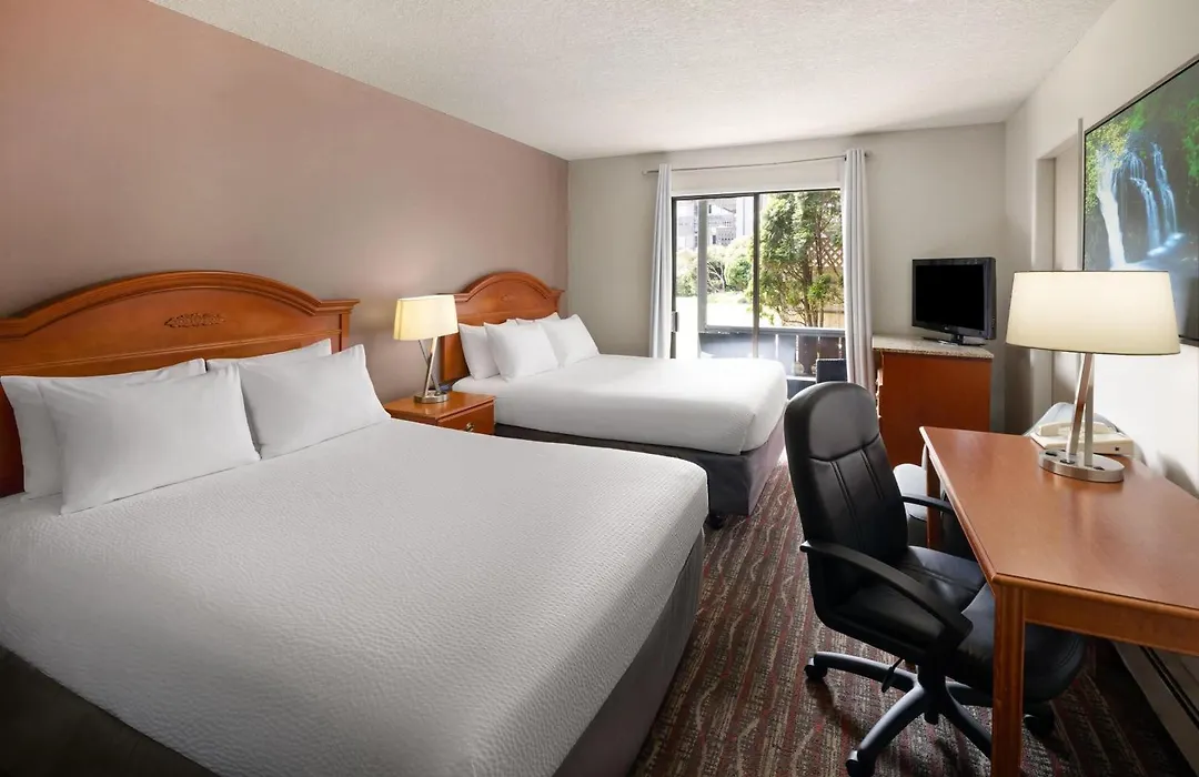 Ramada By Wyndham Campbell River-1