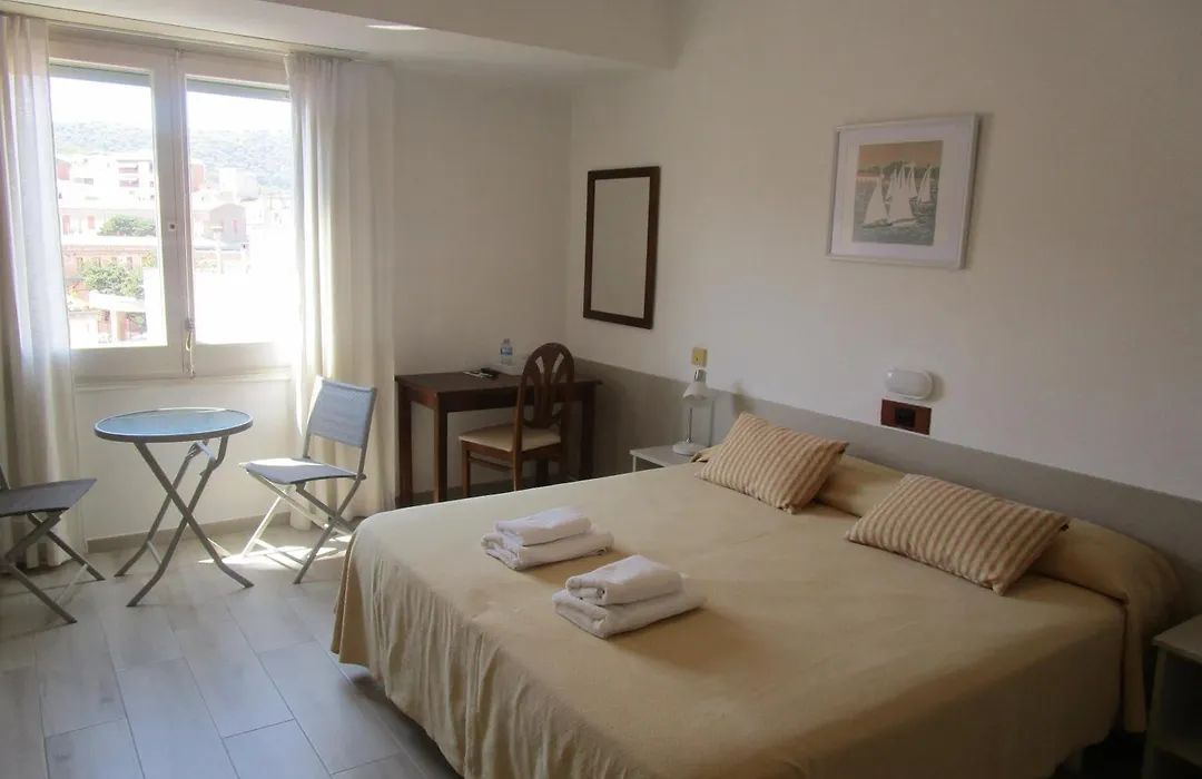 Hotel Apartaments Gesoria Porta Ferrada-1