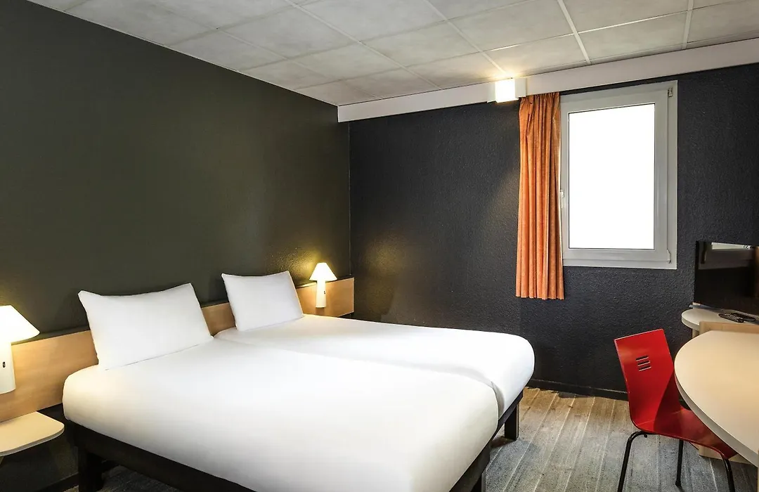 ibis Lannion-1
