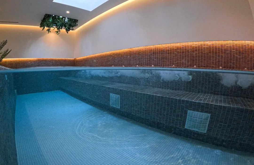 Leonidas Hotel & Apartments-1