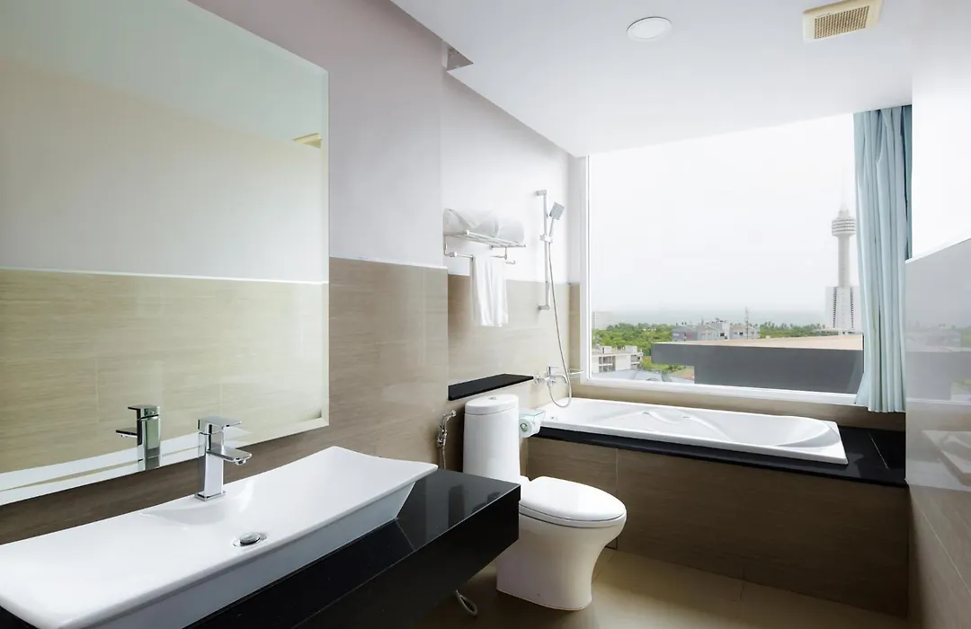 Aiyara Grand Hotel-1