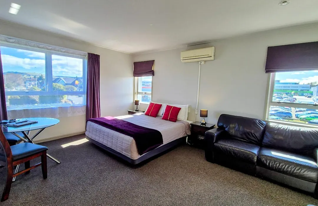 Absolute Lake View Motel-1