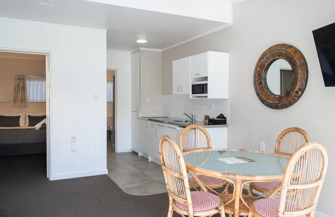 Hananui Lodge And Apartments-1