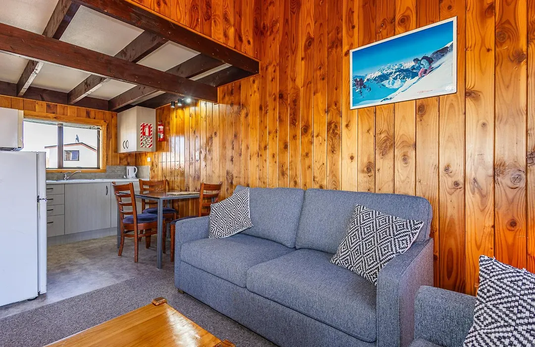 Ossies Motels And Chalets-1