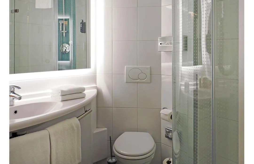 Ibis Locarno-1