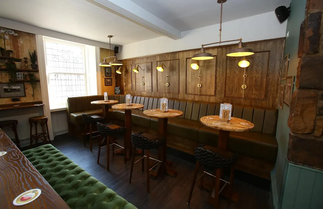 Queens Head-1