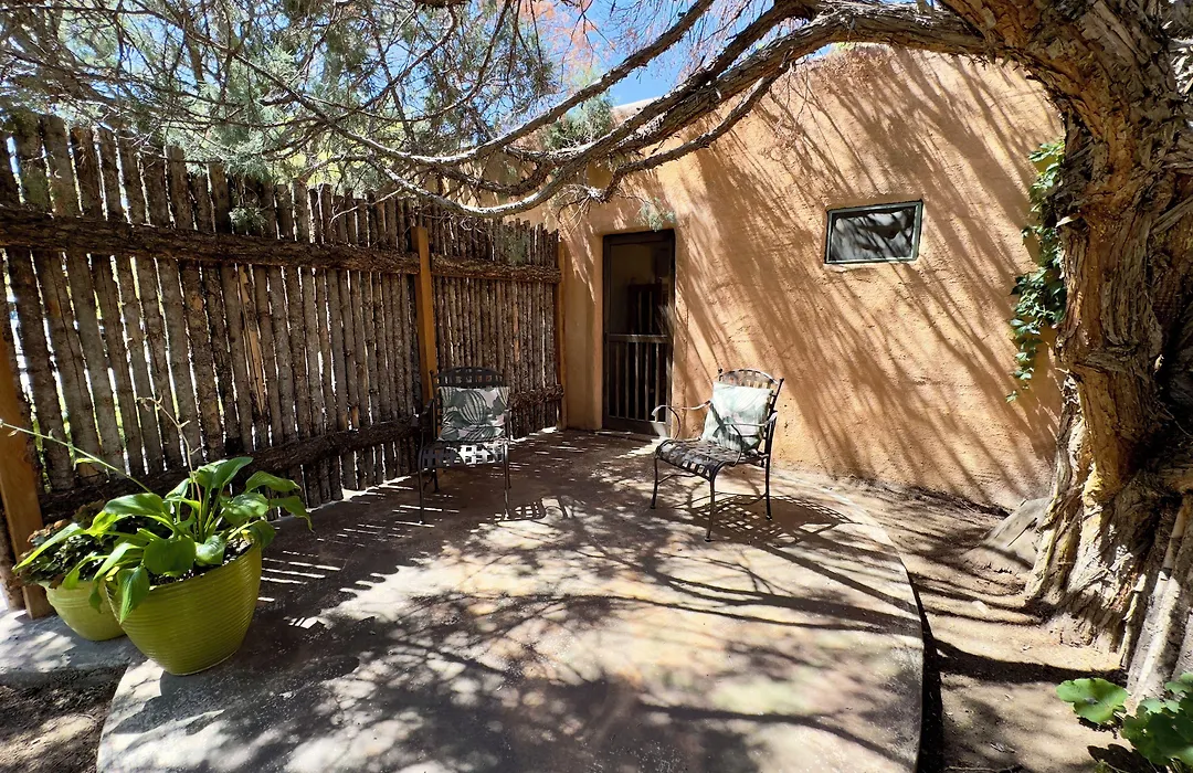 Old Taos Guesthouse B&B-1