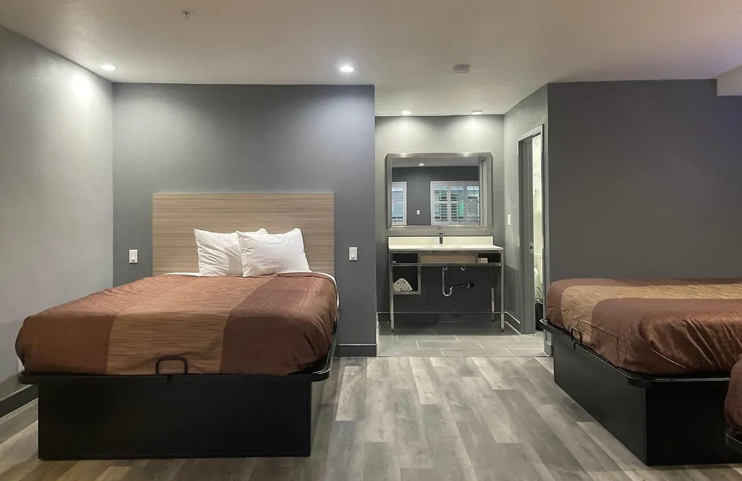 Travelodge By Wyndham Whittier-1
