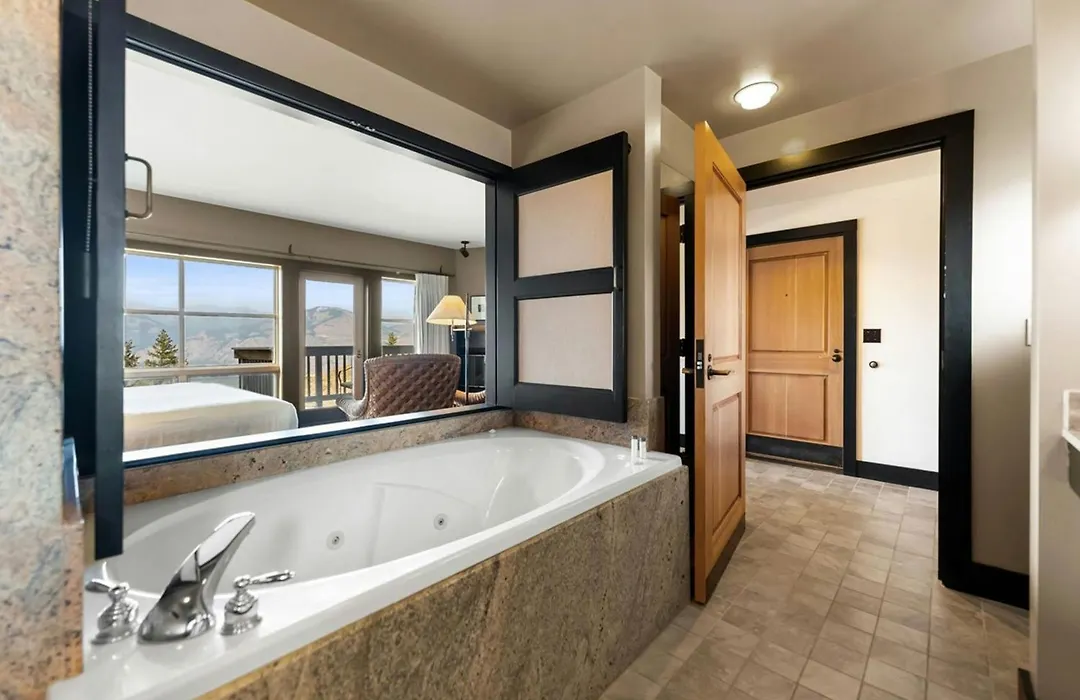 Sun Mountain Lodge-1