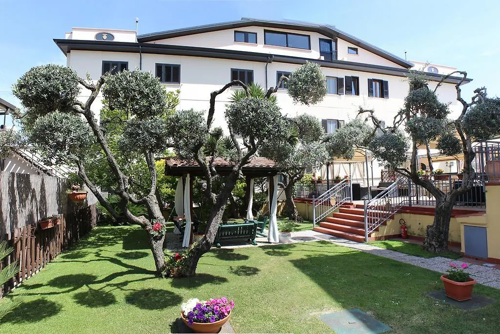 Hotel Nespolo D'Oro-1