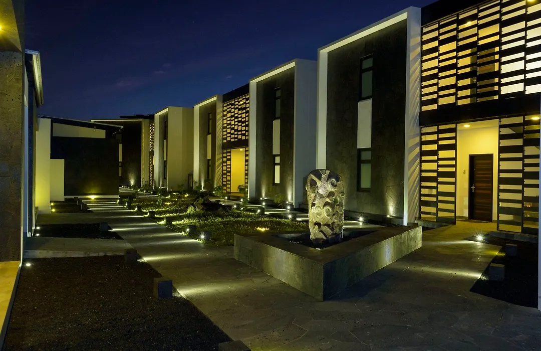 Pikaia Lodge-1