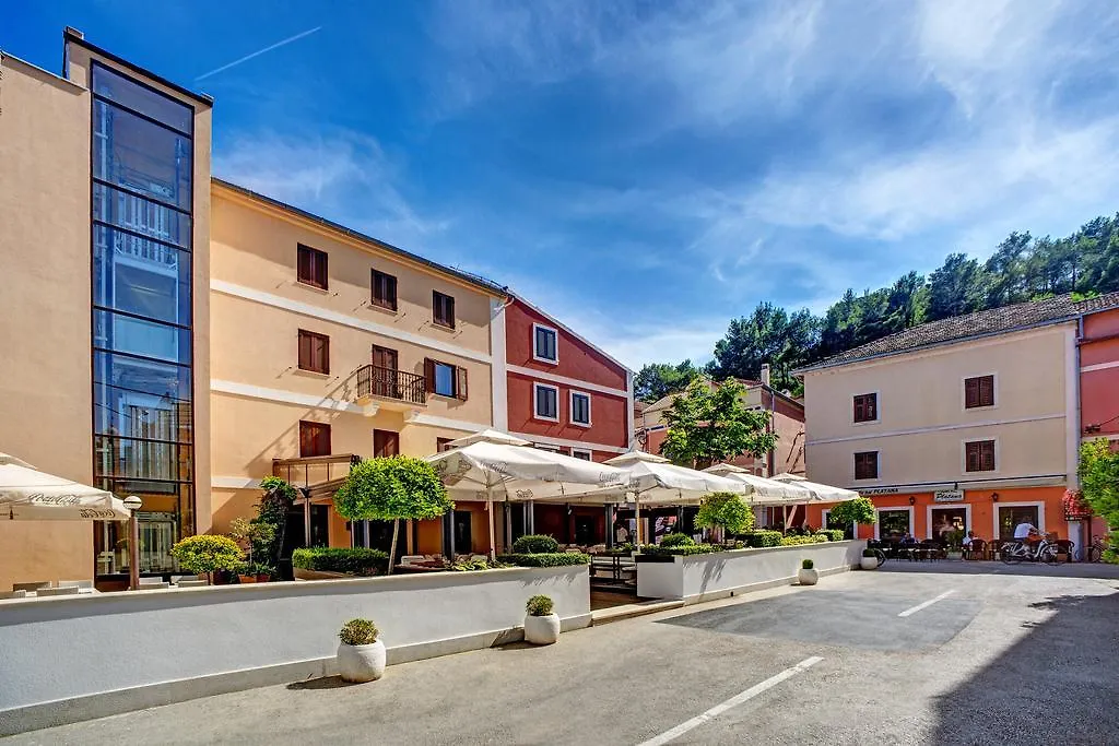Hotel Skradinski Buk-1