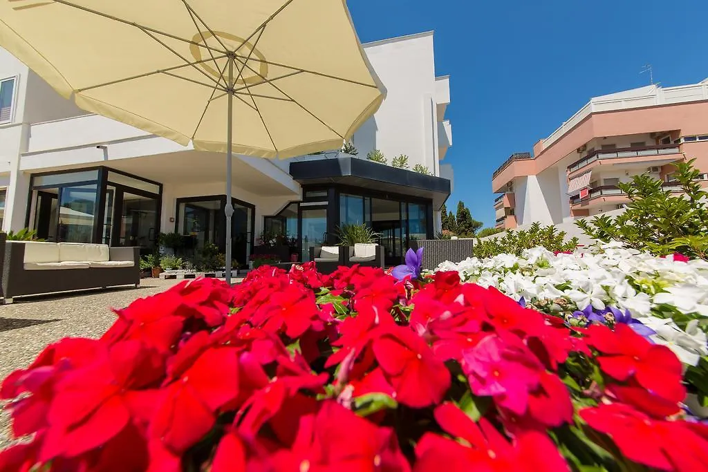 Hotel Riviera-1