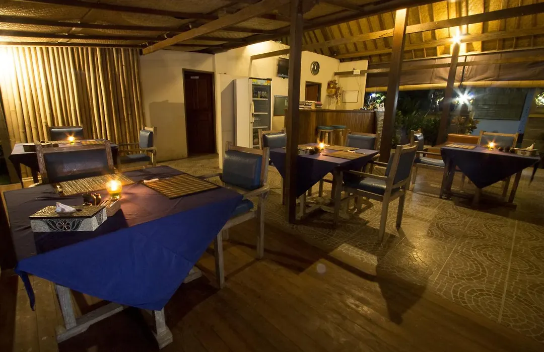 Amora Hut'S-1