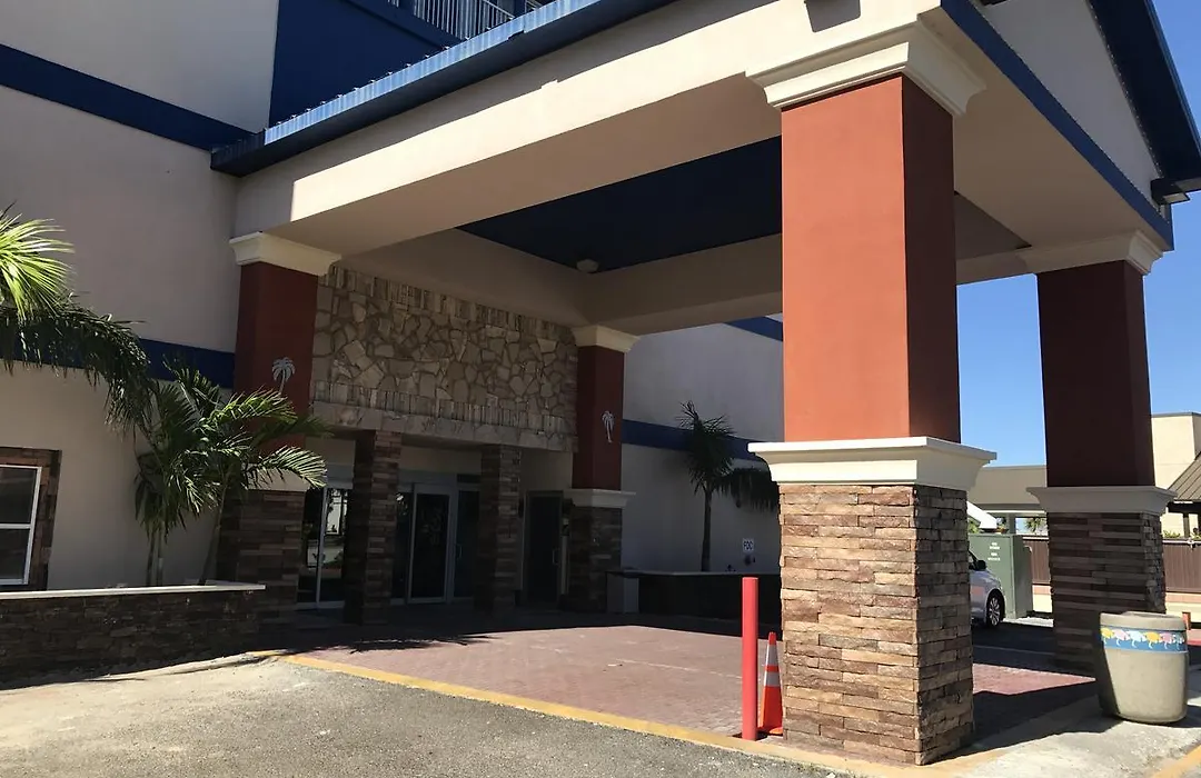 Blue Bay Inn And Suites-1