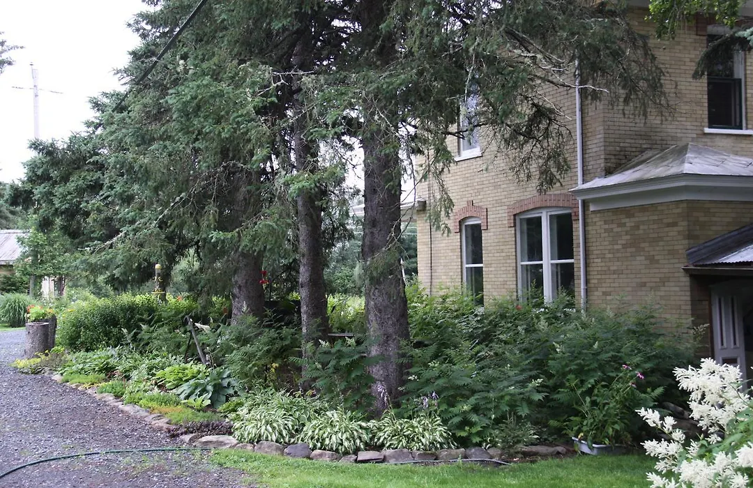 Auberge Taylor Manor-1