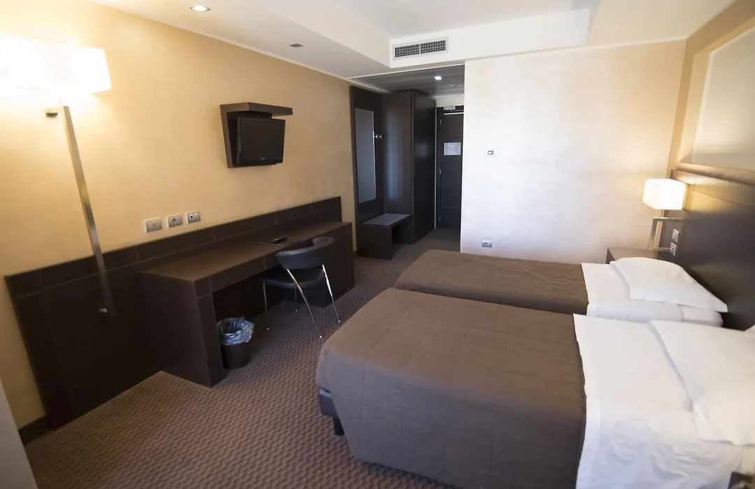 E' Hotel-1