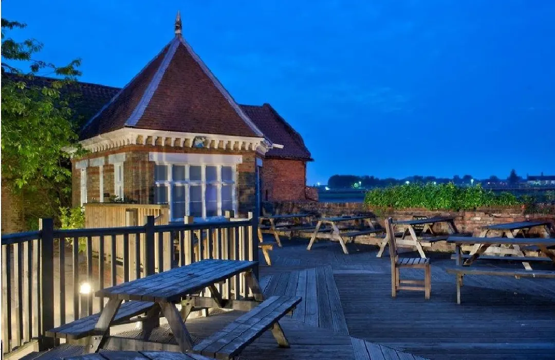 Globe Hotel Wetherspoon-1