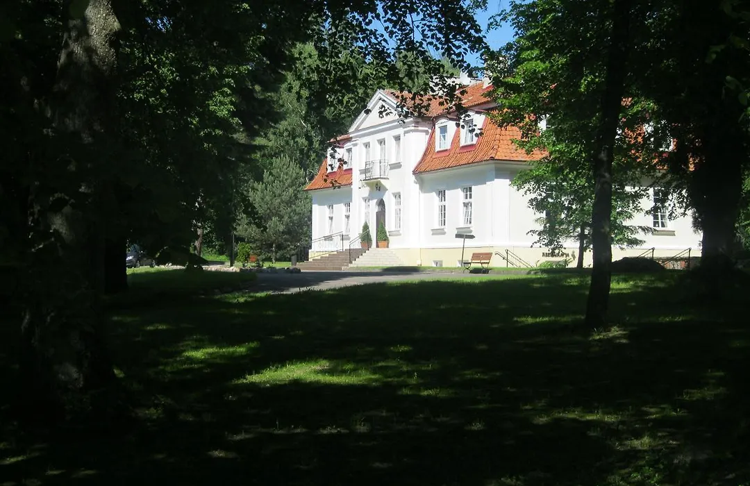 Hotel Ksiezycowy Dworek-1