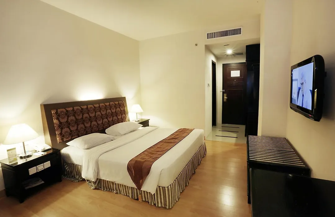 Rocky Plaza Hotel Padang-1