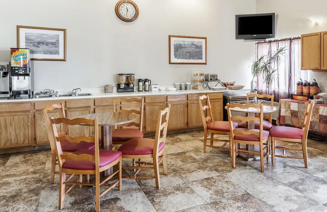 Travelodge By Wyndham Longmont-1