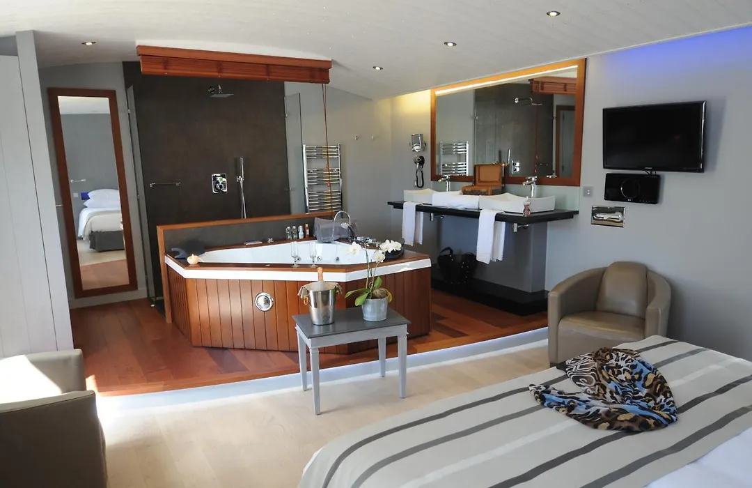 Elégance Suites Hôtel-1