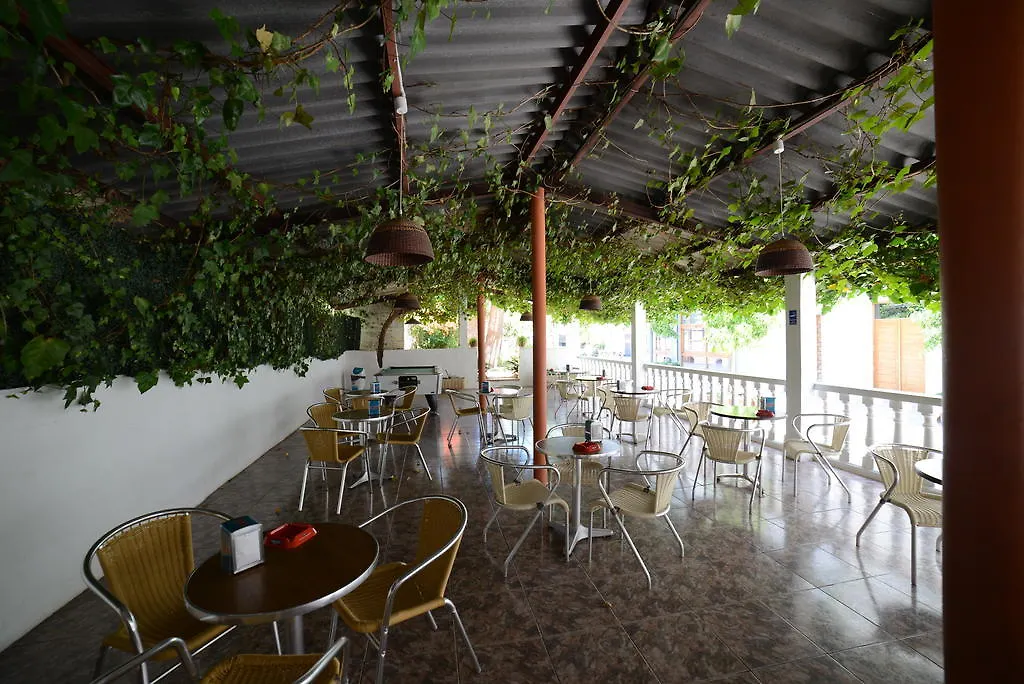 Hostal Sa Rota-1