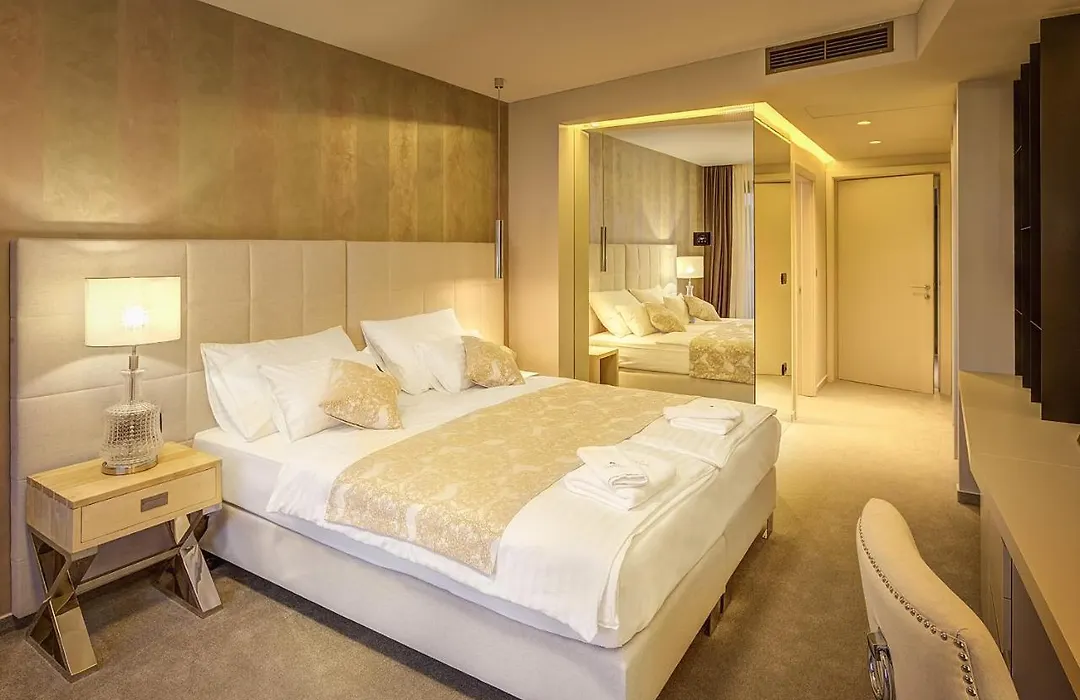 Hotel Maritime-1