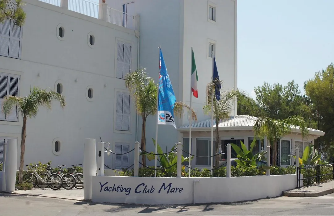 Yachting Club Mare-1