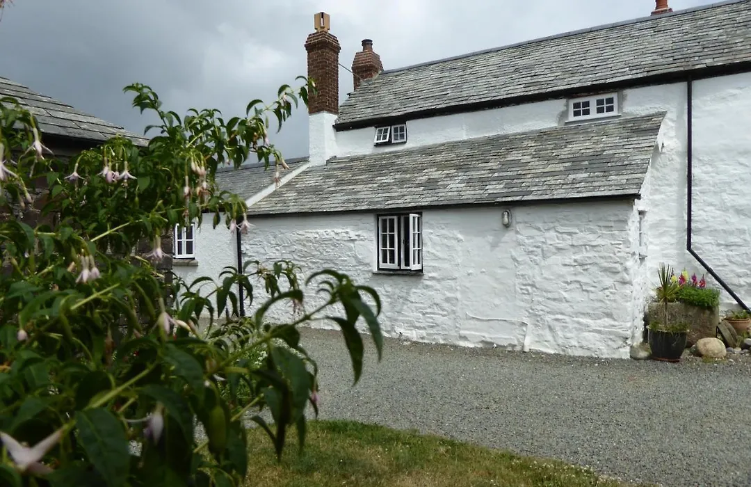 Lower Tresmorn Farmhouse-1