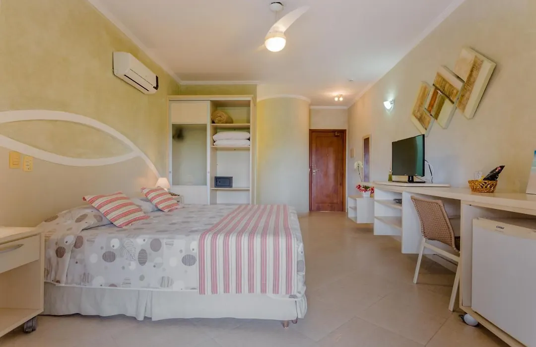 Beach Hotel Cambury-1