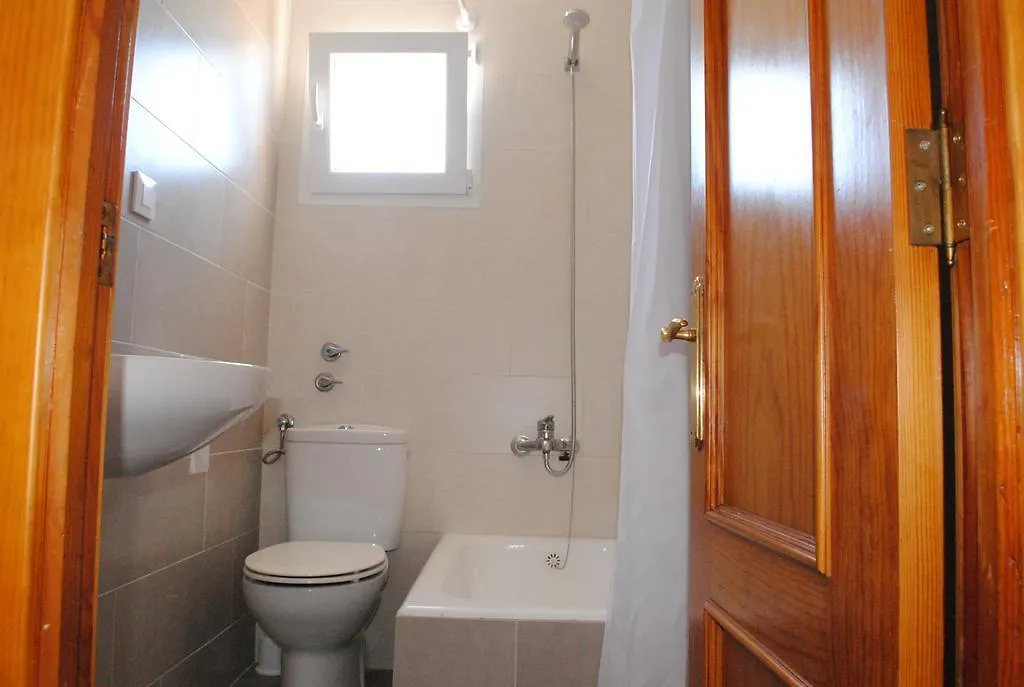 Hostal Paris Ciutadella-1